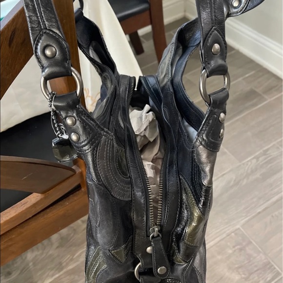 Coach - Picture 2 of 10